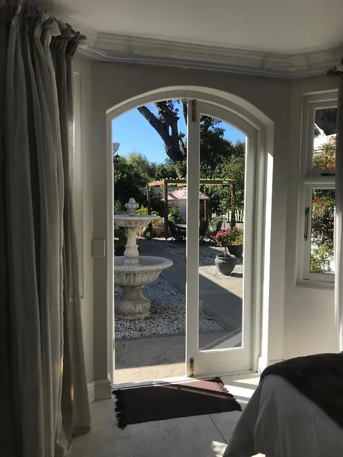 1 On Mona B & B Cape Town Bed & Breakfast