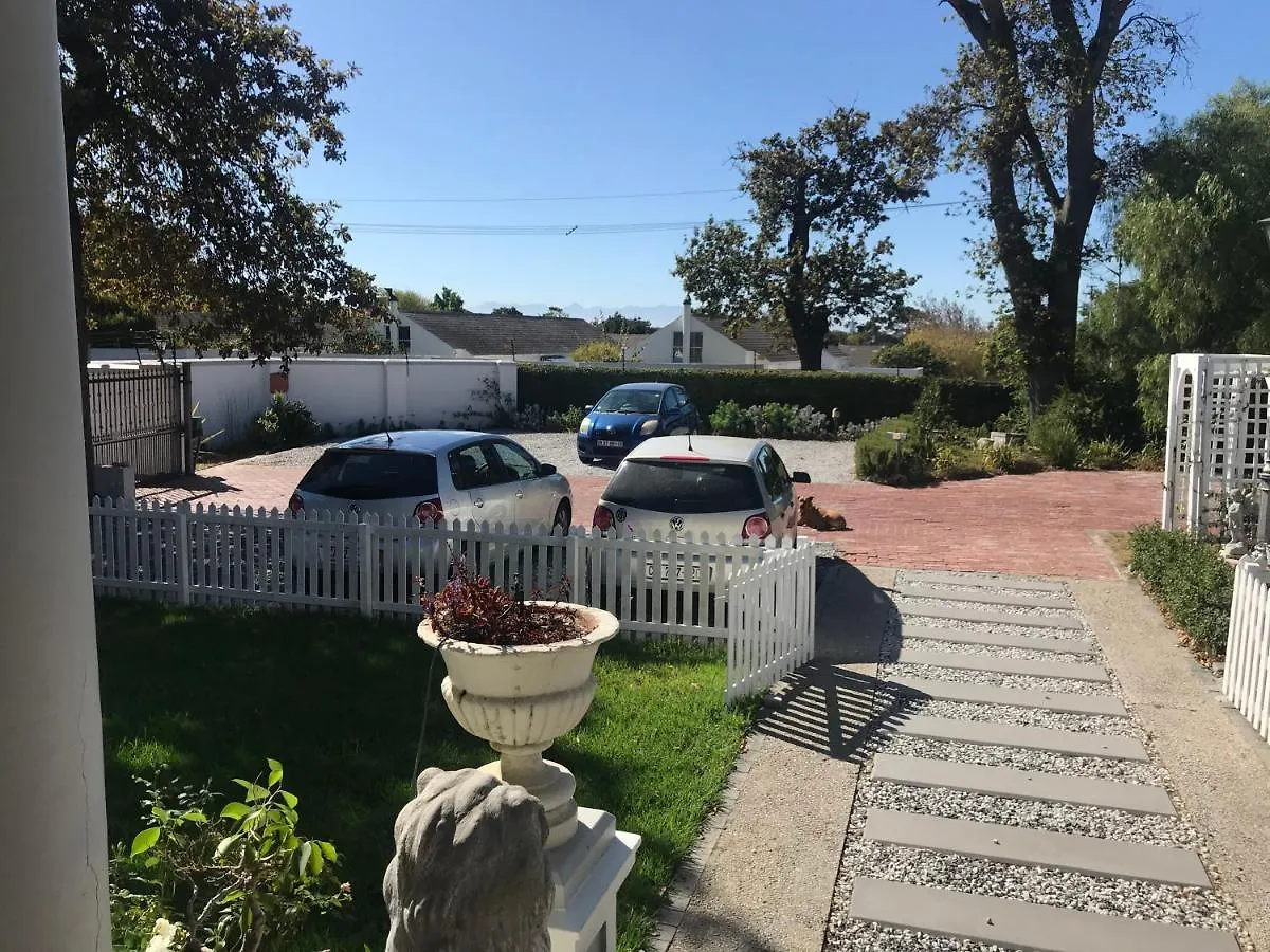 1 On Mona B & B Cape Town Bed & Breakfast