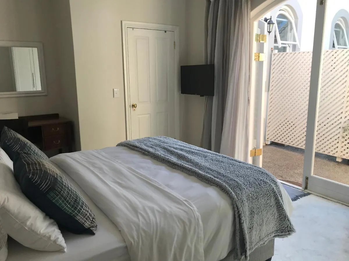 Bed & Breakfast 1 On Mona B & B Cape Town