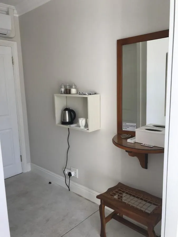 Bed & Breakfast 1 On Mona B & B Cape Town