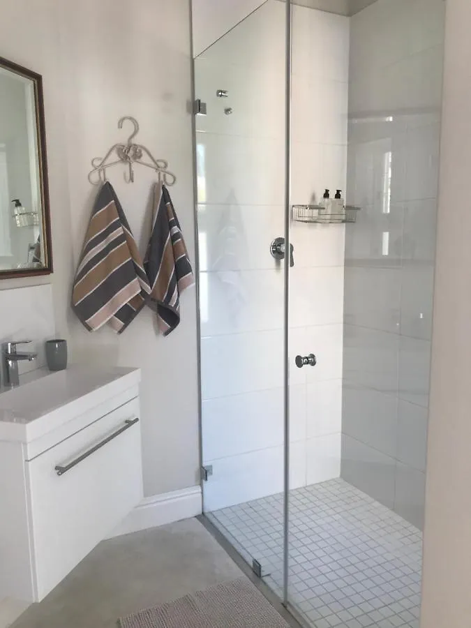 1 On Mona B & B Cape Town Bed & Breakfast